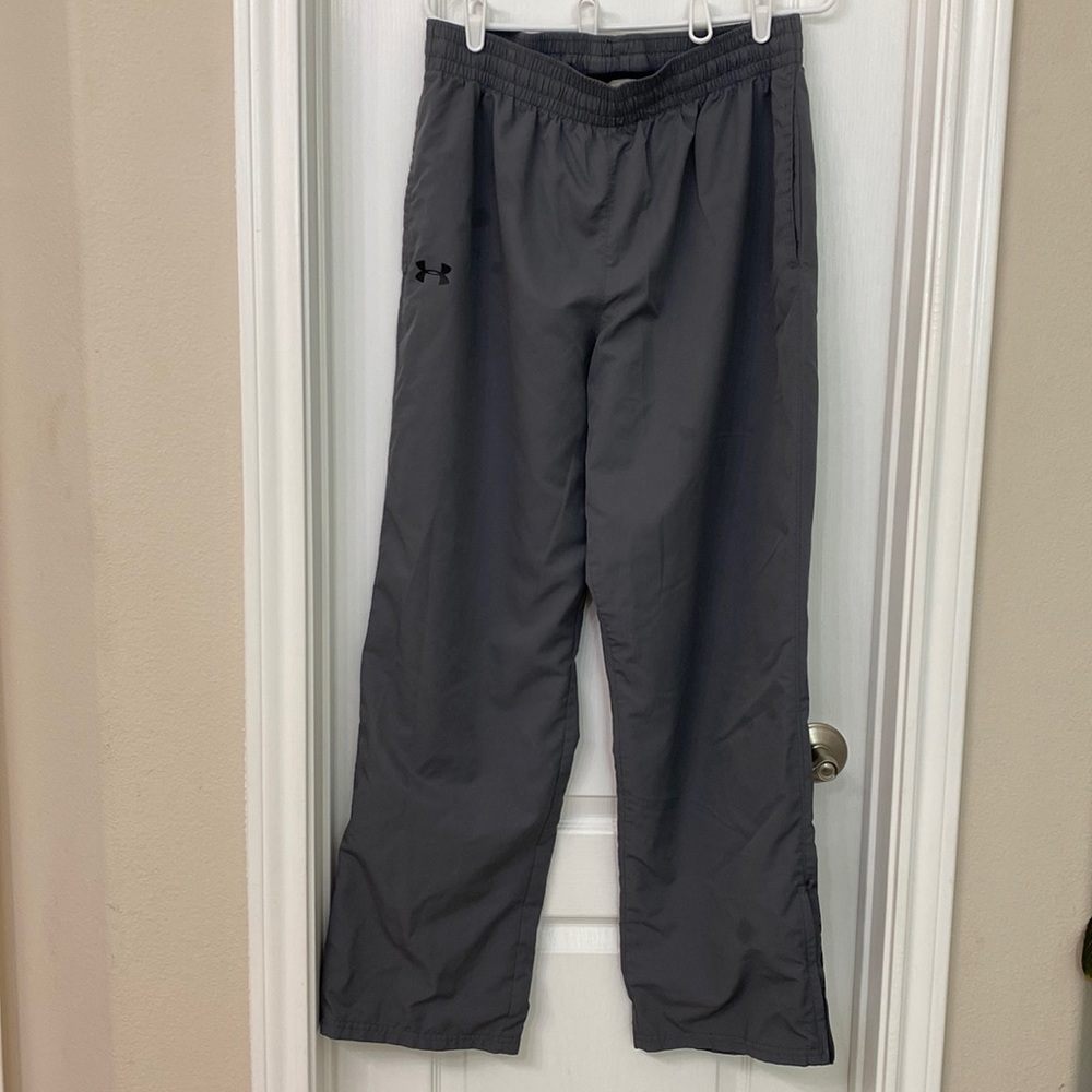 Underarmour wind pants. Mens XL. Zipper ankle.